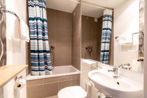 Gasthof Jägerwirt Neufahrn Doppelzimmer Bad
