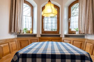Gasthof Jägerwirt Neufahrn Ferienhaus Esstisch