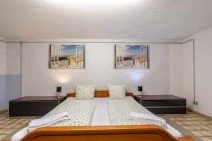 Gasthof Jägerwirt Neufahrn Ferienhaus Schlafzimmer